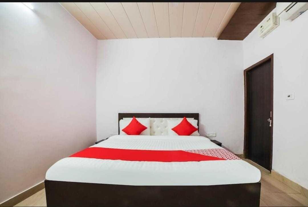 Hotel O Kl Khari Near Ashoka Park Mein Metro นิวเดลี ภายนอก รูปภาพ
